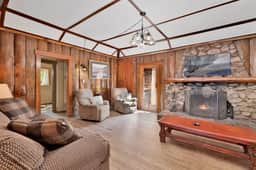 0100-Lodge House