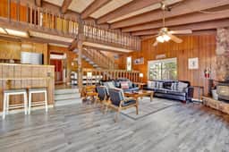 121-Lakeview Fishing House