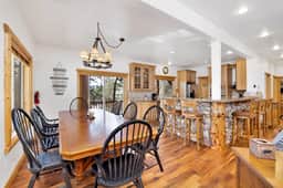 2261-Cozy Lakeview Hideaway