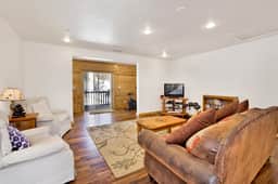 2261-Cozy Lakeview Hideaway