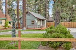 2315-Beary Cozy Cabin