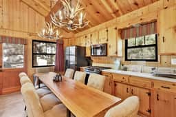 2464-Bruin Chalet