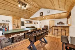 610-Entertainment Cabin