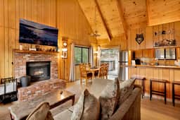 2585-Lakeview Pines Log Cabin