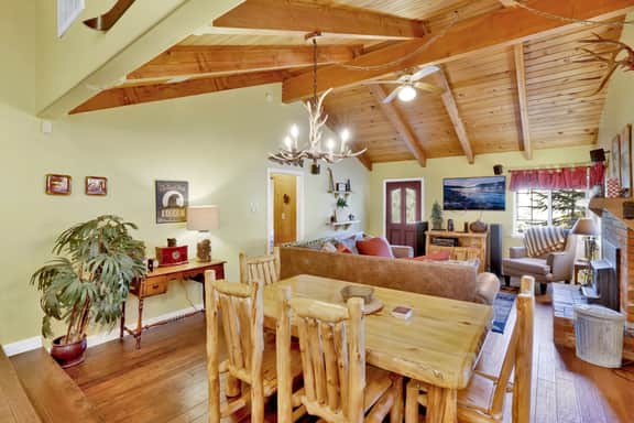 1235-Lazy Bear Lodge