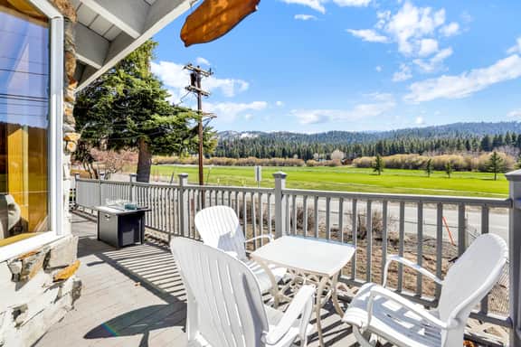 1443-Golf & Ski Retreat