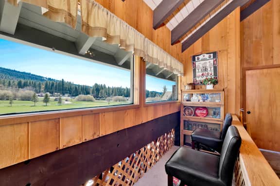 1443-Golf & Ski Retreat