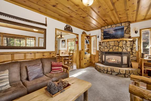 537-Nine Pines Lodge