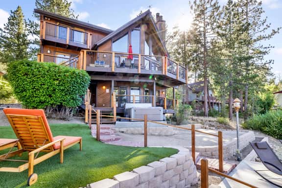 2098-Cove Lakefront Chalet