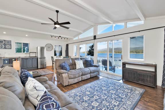2173-North Shore Chalet