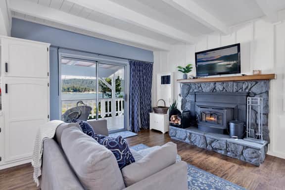 2173-North Shore Chalet