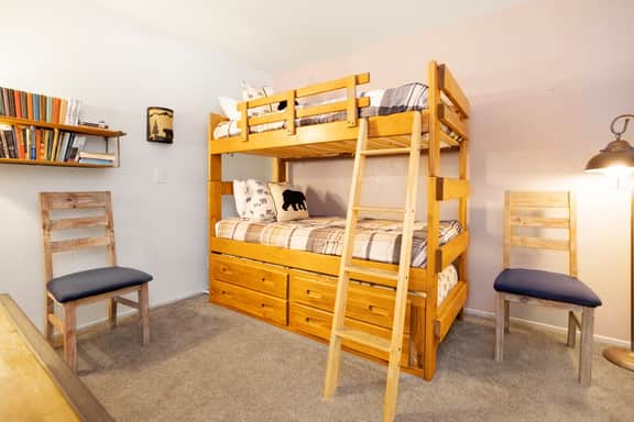 2205-Brownie's Den