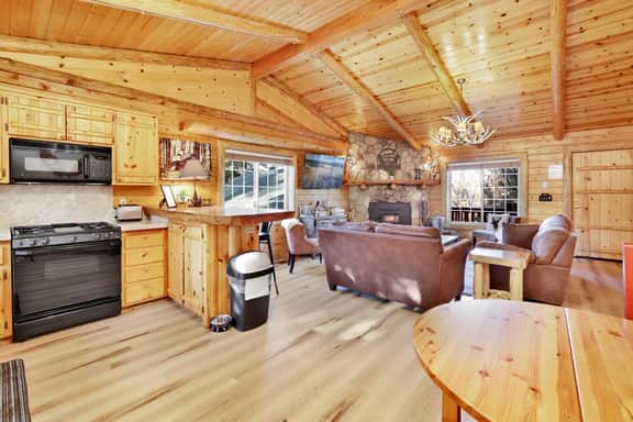 2346-Crescenta Pines Log Cabin