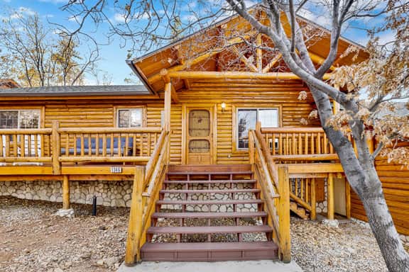 2346-Crescenta Pines Log Cabin