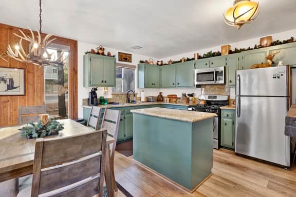 2380-Mockingbird Mountain Getaway