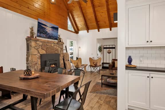 2458-Twin Pines Lodge