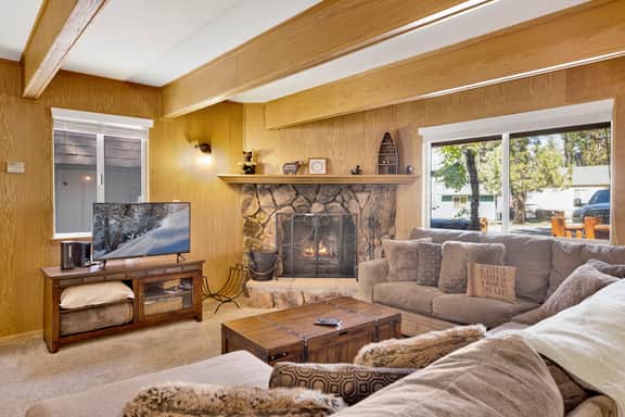 2476-Our Cabin in the Woods