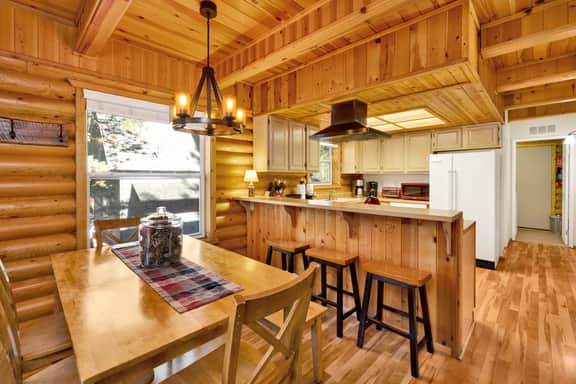 2561-Cub's Cabin