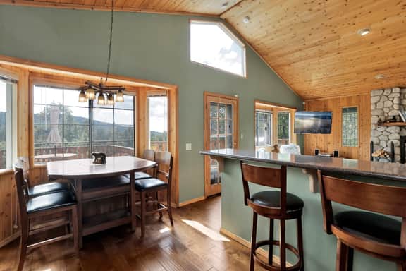 2570-Moonridge Treehouse