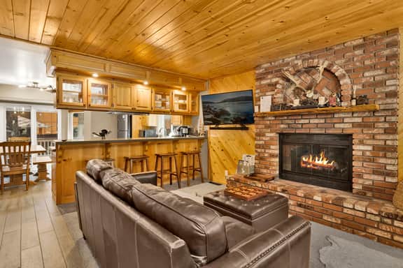 2581-Golden West Cottage