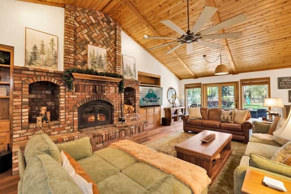2652- Copper Pine Retreat