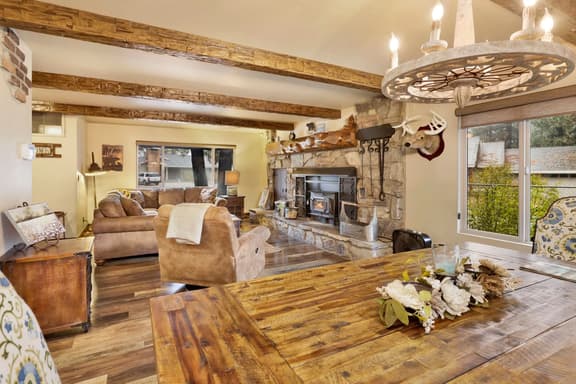 2080-Eagle Point Lodge