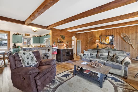 2380-Mockingbird Mountain Getaway