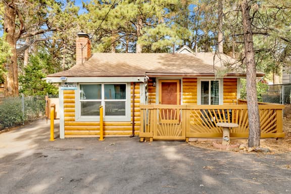 2559- Sugar Bear Chalet