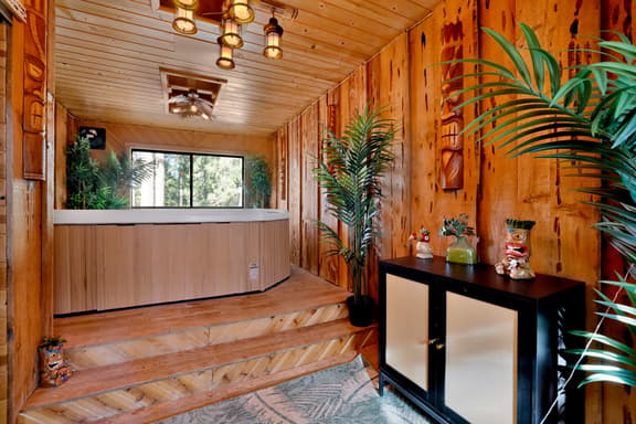 2611- Hot Tub Haus