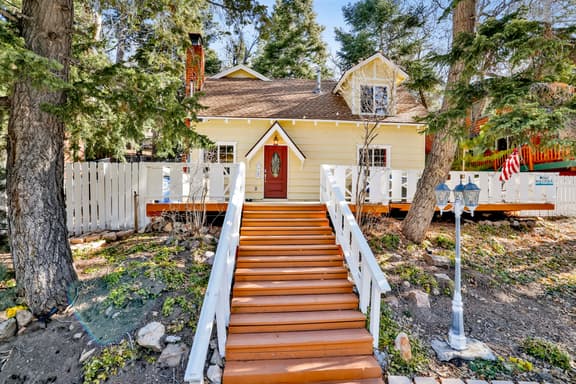 2656- Cottage at ToMolly's